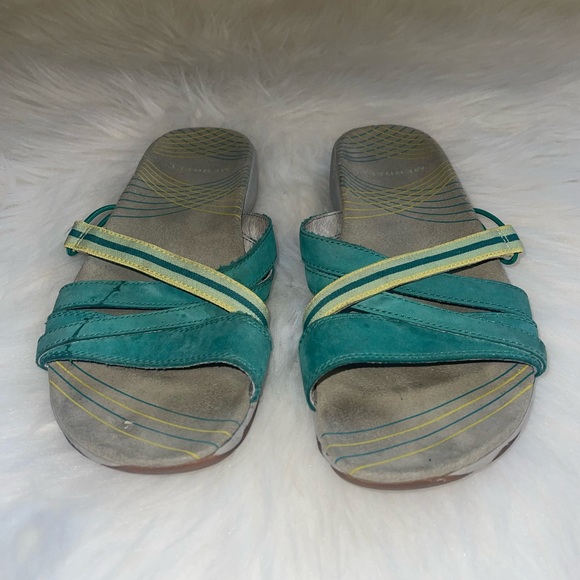 Green Merrell Sandals - Picture 2 of 4